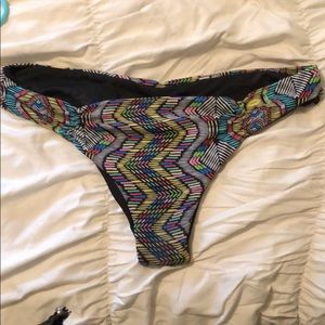 L*space black and patterned reversible bottoms